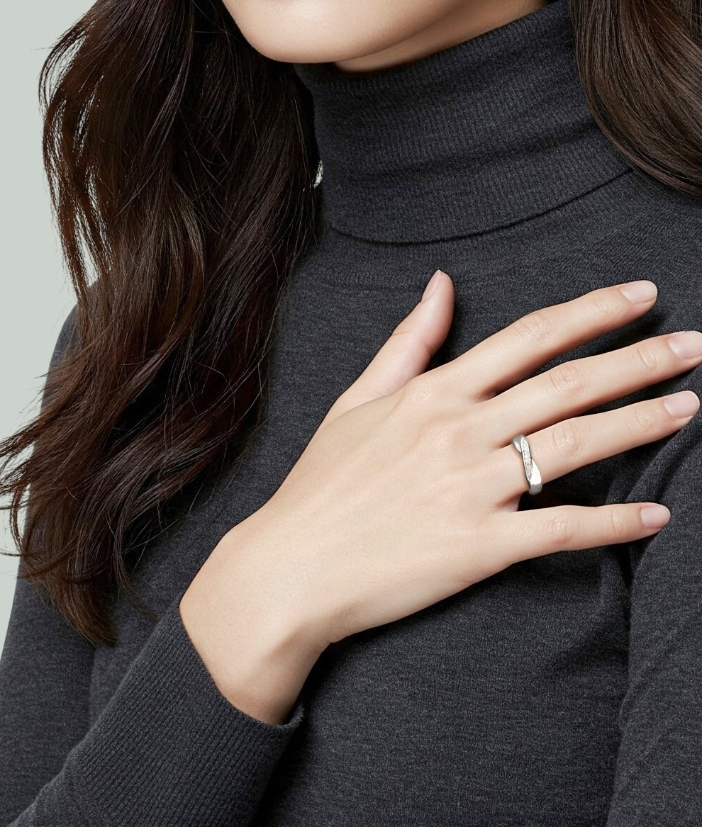 Anel de Ouro Branco com Diamantes - EDGE