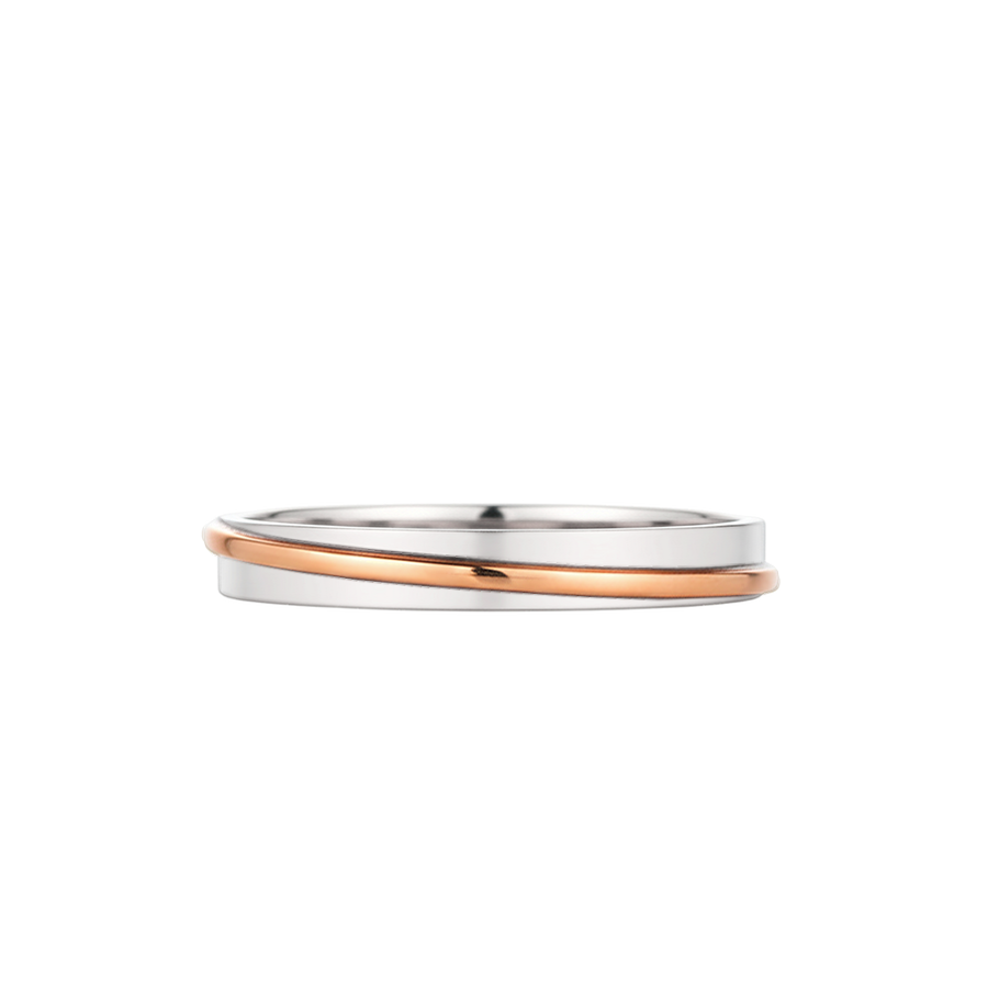 Aliança Fina em Ouro Branco, Detalhe Fio Diagonal em Ouro Rosé - ARC 2,5 mm