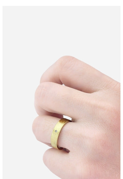 Aliança de Ouro Amarelo com Diamante (BAMBOO 4,5 mm)