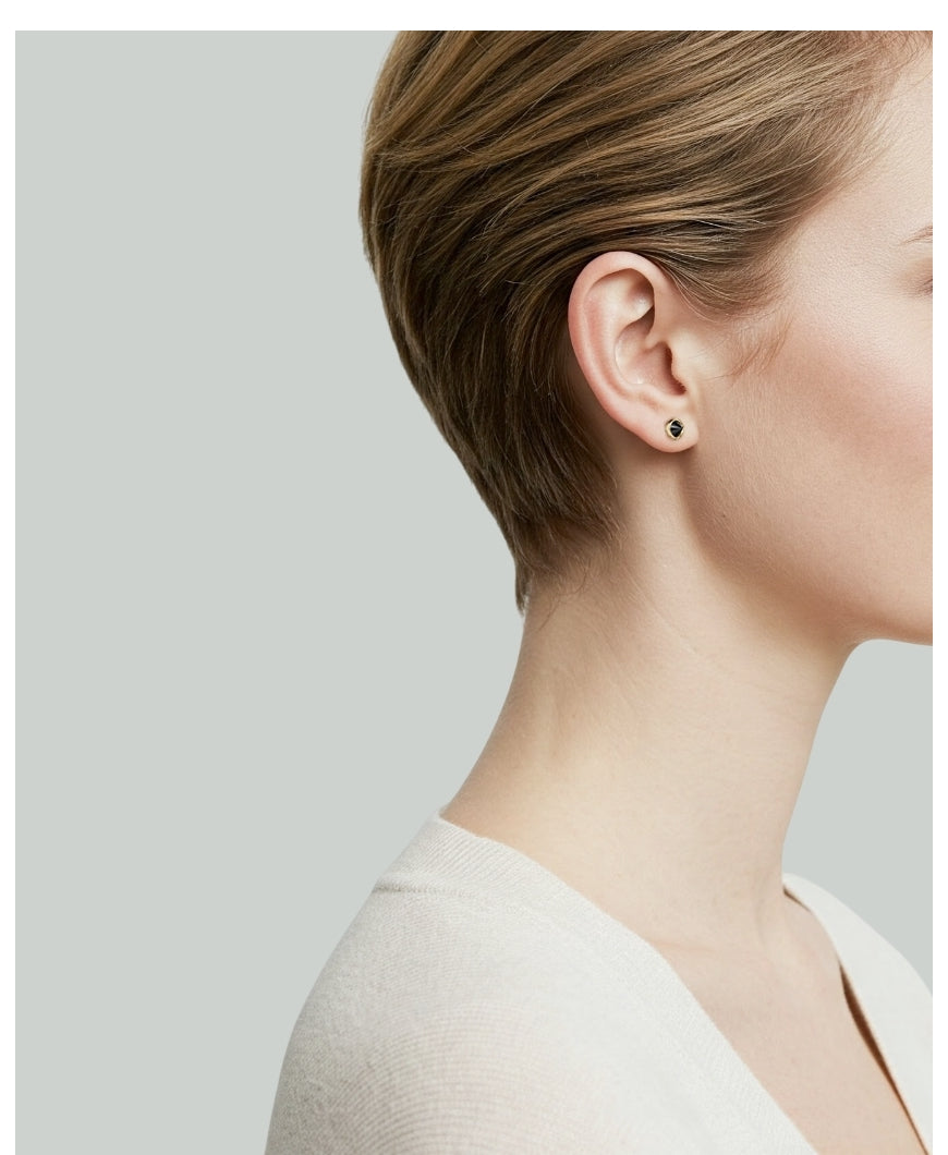 Brinco de Diamante Negro em Ouro Amarelo - BLACK STUDS