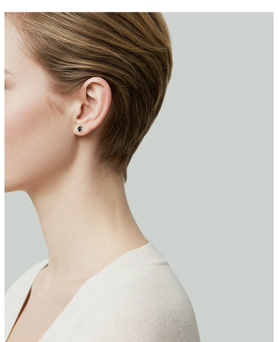 Brinco de Diamante Negro em Ouro Branco - BLACK STUDS