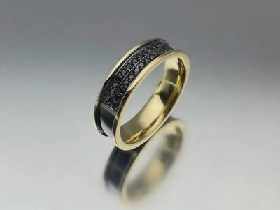 Anel com Diamantes Negros de Ouro Amarelo e Negro Paladinado - MAX XL