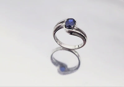 Anel de Safira em Ouro Branco - FORTUNE Azul