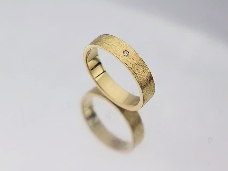 Aliança de Ouro Amarelo com Diamante (BAMBOO 4,5 mm)