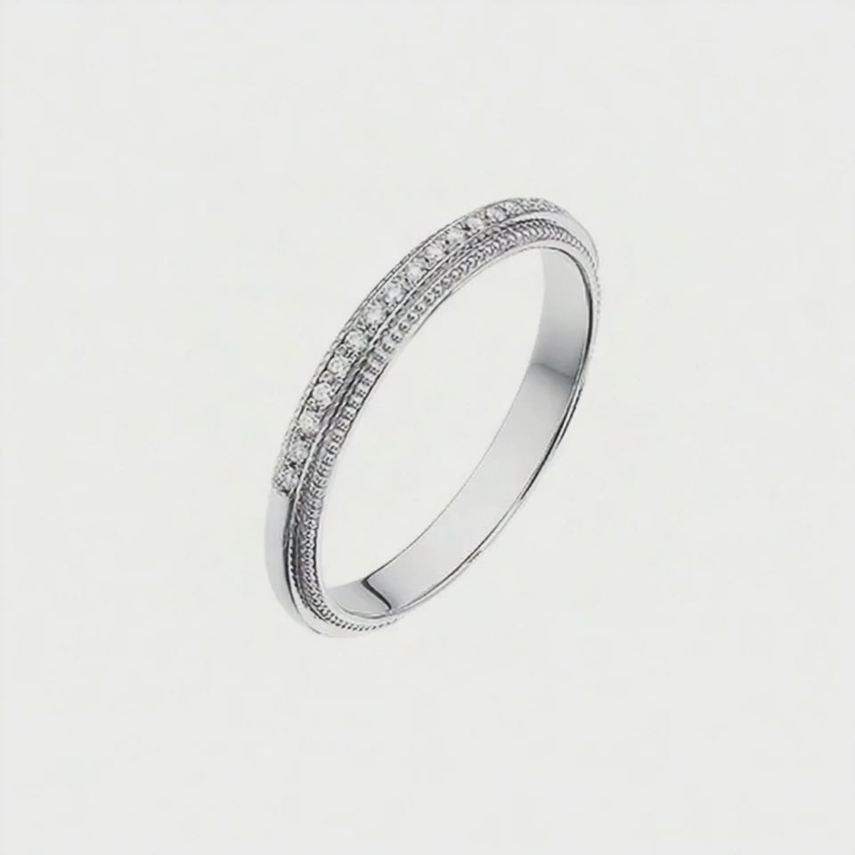 MEIA ALIANÇA OURO BRANCO DIAMANTES (TRABALHADA 4,0 MM)