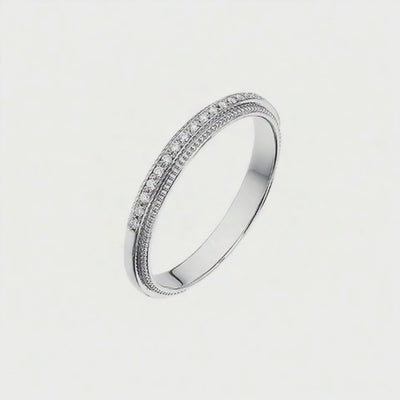 MEIA ALIANÇA OURO BRANCO DIAMANTES (TRABALHADA 4,0 MM)