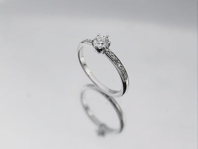 Anel Solitário de Platina, Diamante 30 pontos, 6 garras com Diamantes - THE PLATINUM COLLECTION
